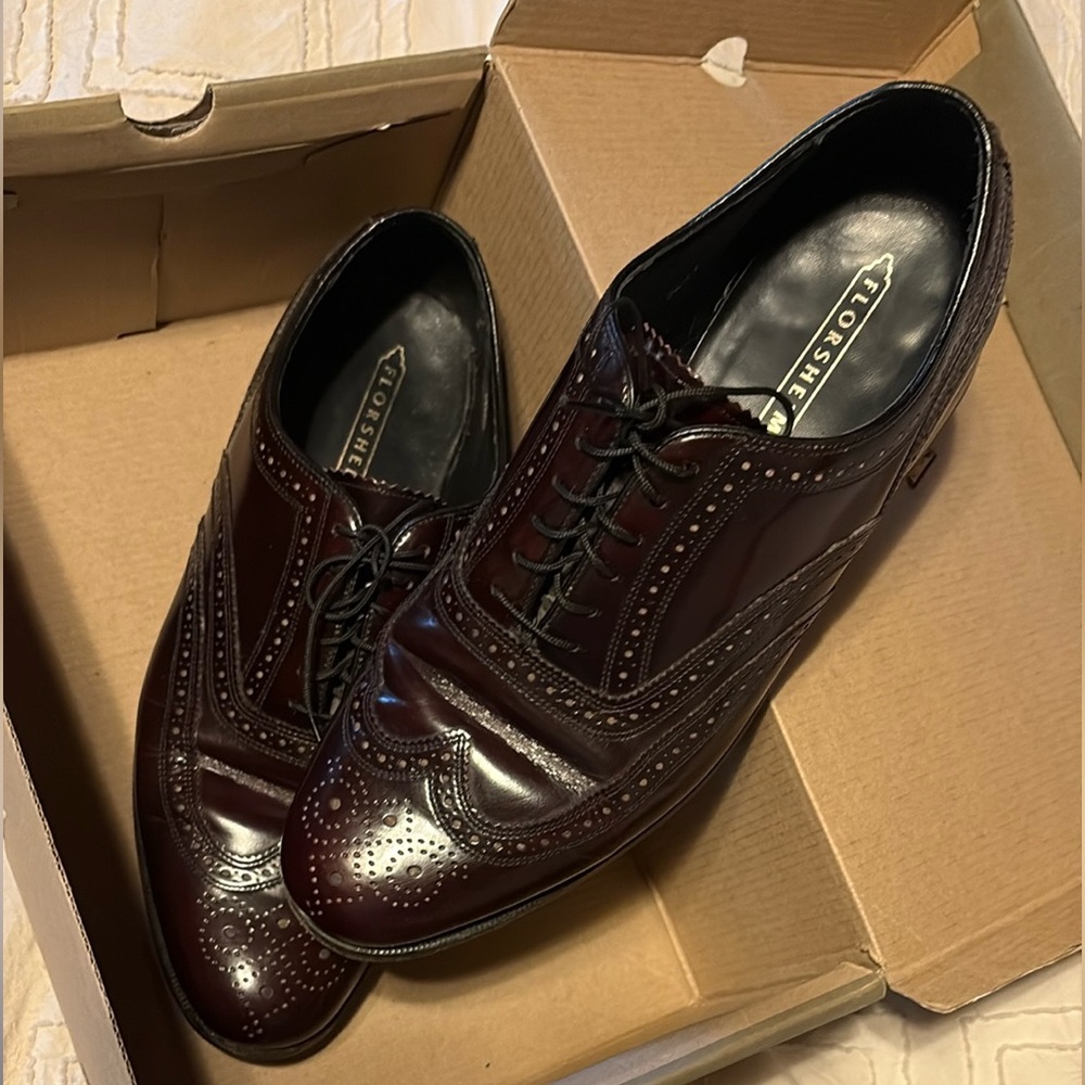 Florsheim Cordovan Oxford Wingtip Shoes Classic Leather Design 10.5 WIDE WIDTH